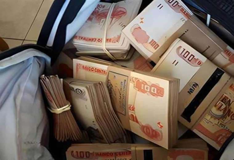 Menonita denuncia a un taxista por el robo de Bs 370.000 y la Policía recupera el dinero