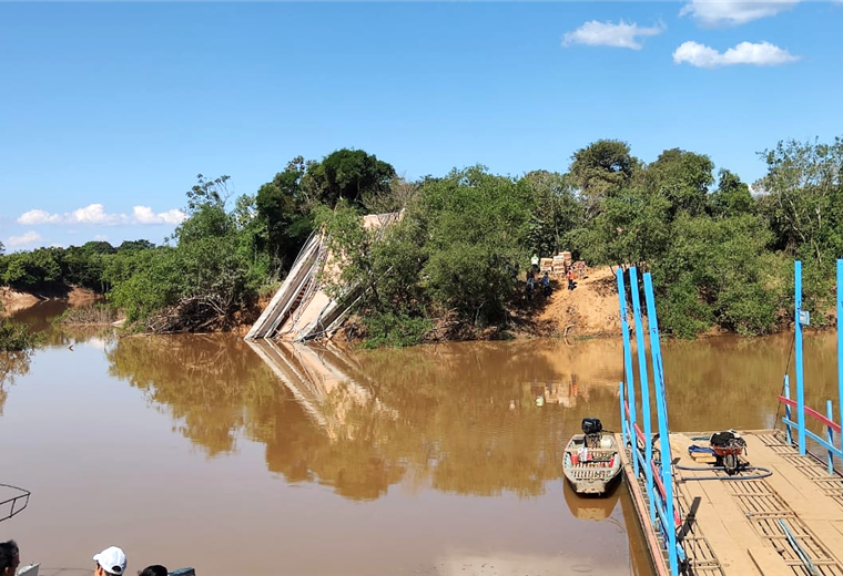 El puente del río Rapulo se desplomó la noche del miércoles 