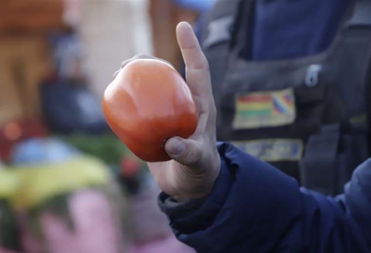 Cochabamba: promueven la venta directa de tomate y verduras del productor al consumidor