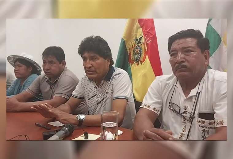Evo Morales, Gerardo García y representantes de organizaciones sociales