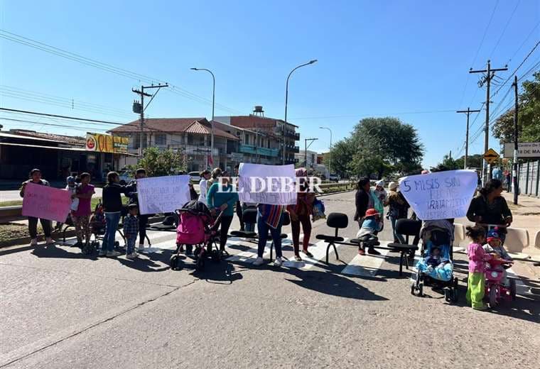 Madres del Centro Nutricional Santa Cruz exigen a la Gobernación el pago de becas alimenticias