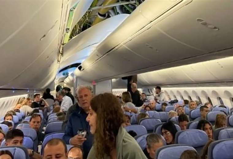 Interior del avión de Air Europa que ha sufrido fuertes turbulencias / Foto: @MarielaJodal