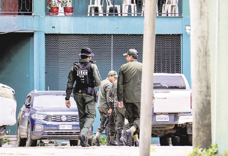 Policías buscan dar con los autores del hecho /Foto: Juan Carlos Torrejón