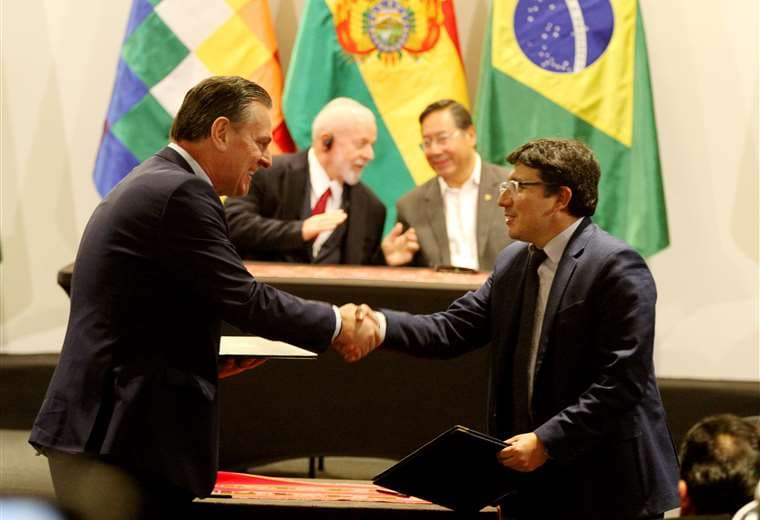 Autoridades nacionales destacaron la firma de diferentes documentos con sus Brasil