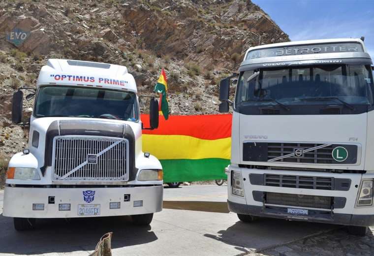 Transportistas retoman el diálogo con el gobierno y levantan el bloqueo del tramo La Paz - Oruro