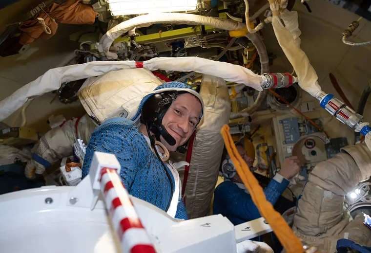 Sergey tiene 40 años, fue ingeniero de vuelo de la Expedición 64