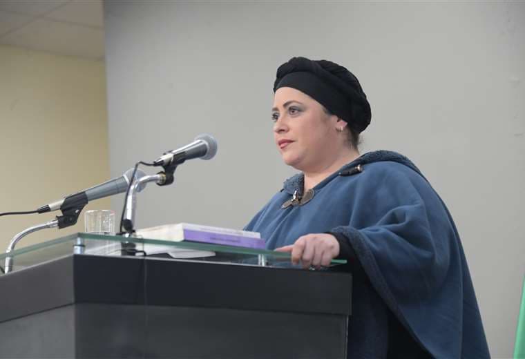 María Nela Prada, ministra de la Presidencia, en conferencia de prensa. Foto: ABI