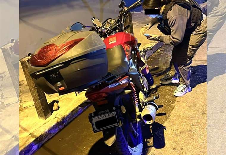 La Policía aprehendió a los sujetos que se robaron una motocicleta/Foto: Diprove