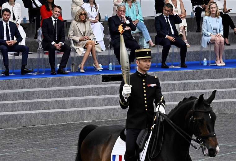París acoge la llama olímpica /Foto: AFP