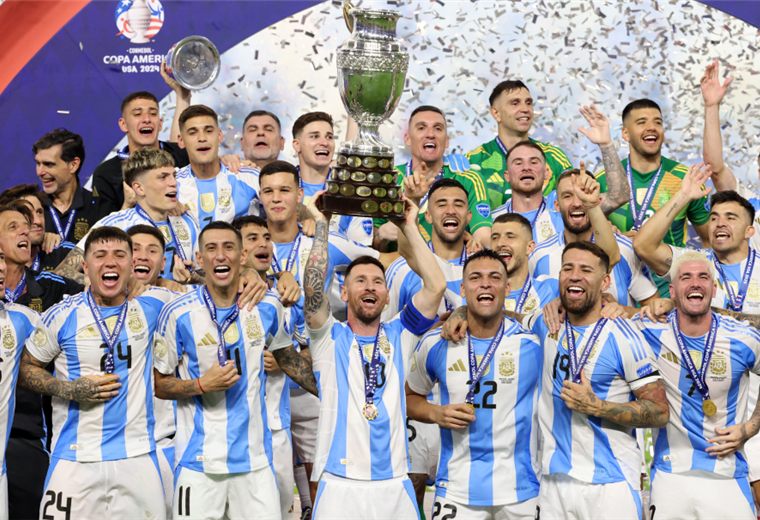 La celebración de Argentina con el la Copa América 2024 en manos de Messi. Foto: AFP