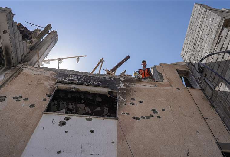Casa dañada luego del bombardeo israelí en la Franja de Gaza / AFP
