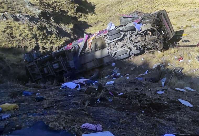 El autobús se desplomó en un abismo / Policía Nacional de Perú