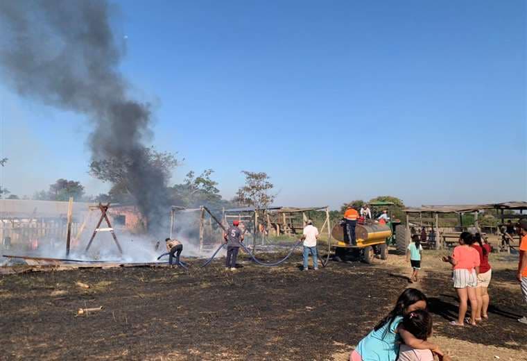 Arde parte de una escuela y una vivienda en Ascensión de Guarayos