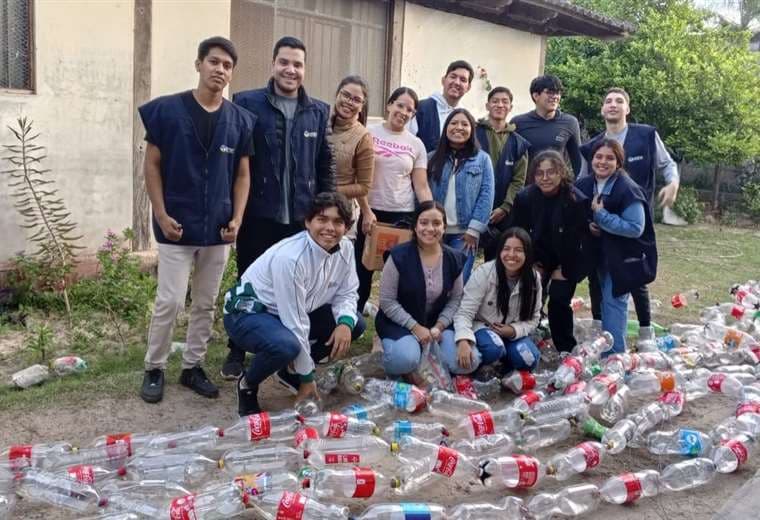 Sembrando Esperanza, un proyecto de conciencia ambiental con botellas