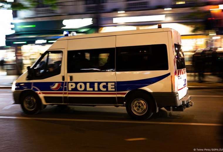 Un coche embiste la terraza de un café en París, deja un muerto y seis heridos