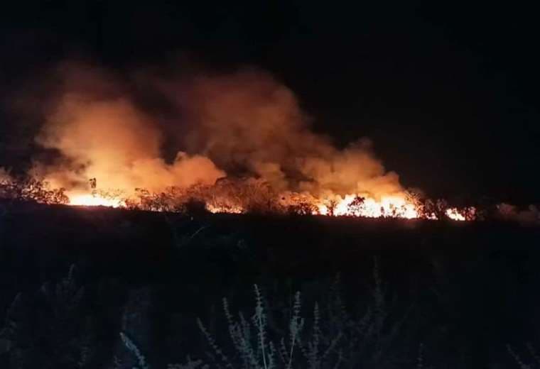 Tres incendios persisten en Santa Cruz, según Defensa Civil