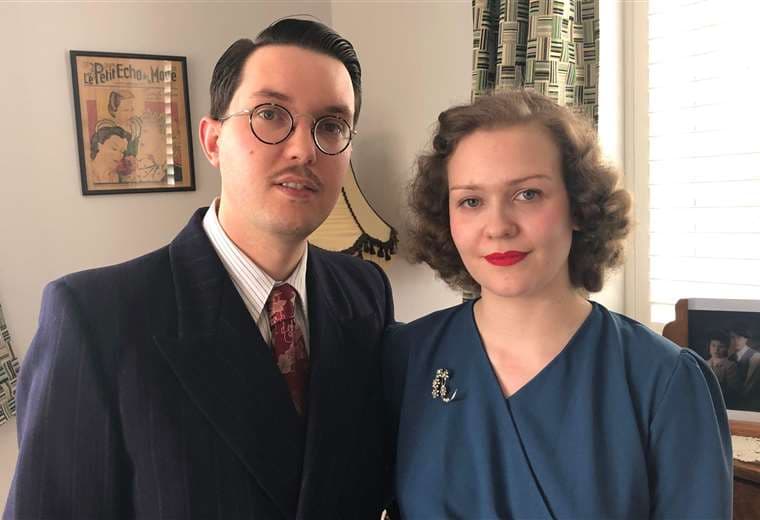 La joven pareja que vive como en la década de los años 40