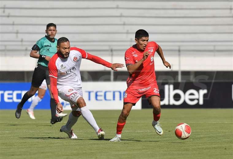 FC Universitario y Real Santa Cruz se repartieron puntos en Cochabamba (1-1)