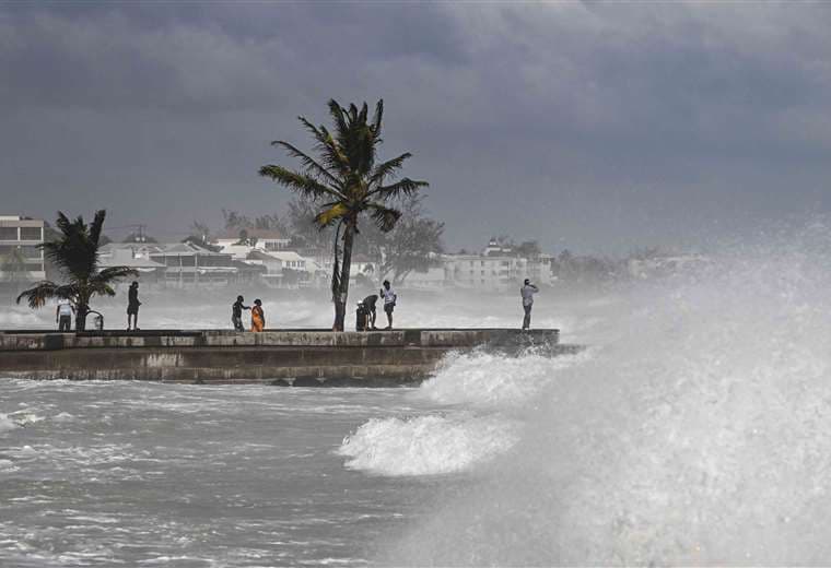 Beryl se fortalece a su paso por el Caribe y es el huracán de categoría 5 más precoz de los registros
