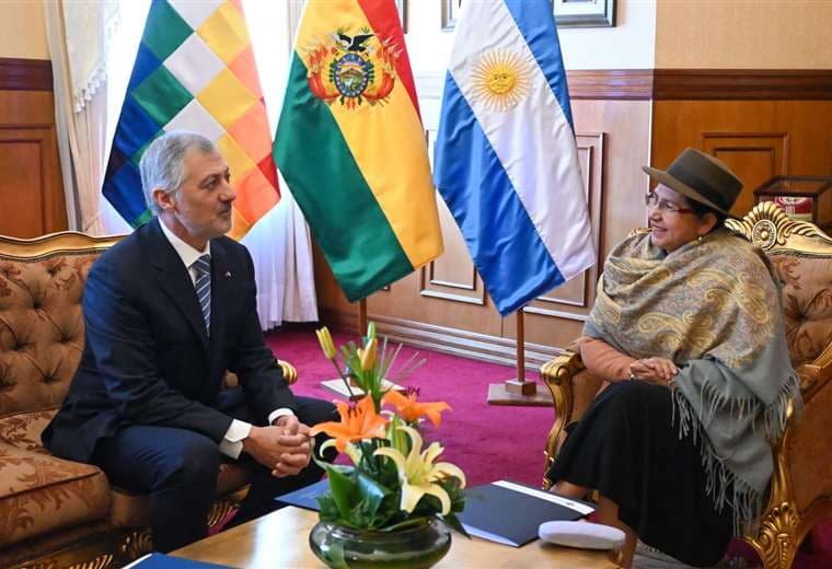 El embajador argentino en La Paz, Marcelo Massoni, se reunió solamente con la canciller 