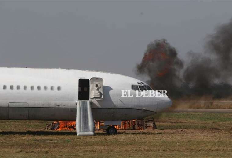 Un avión con 62 pasajeros se estrella en Viru Viru... ¡por suerte solo fue un simulacro!