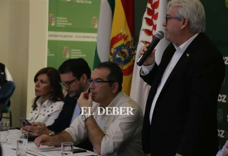 Reunión sobre la situación financiera de la Gobernación | Foto: Juan Carlos Torrejón