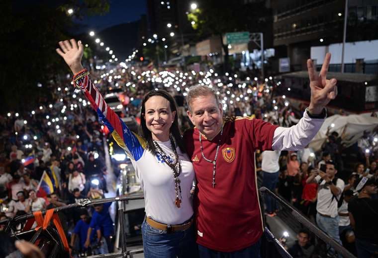  El candidato presidencial Edmundo González Urrutia y Corina Machado / AFP 