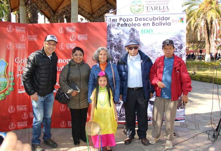 Miembros de la directiva de la Asociación de Residentes Bermejeños en Tarija 