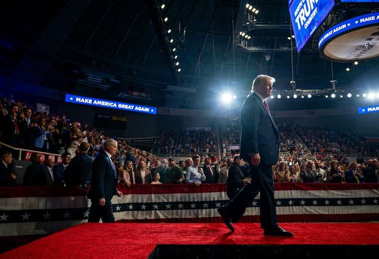 Donald Trump, candidato presidencial, llega a su mitin en Carolina del Norte / AFP