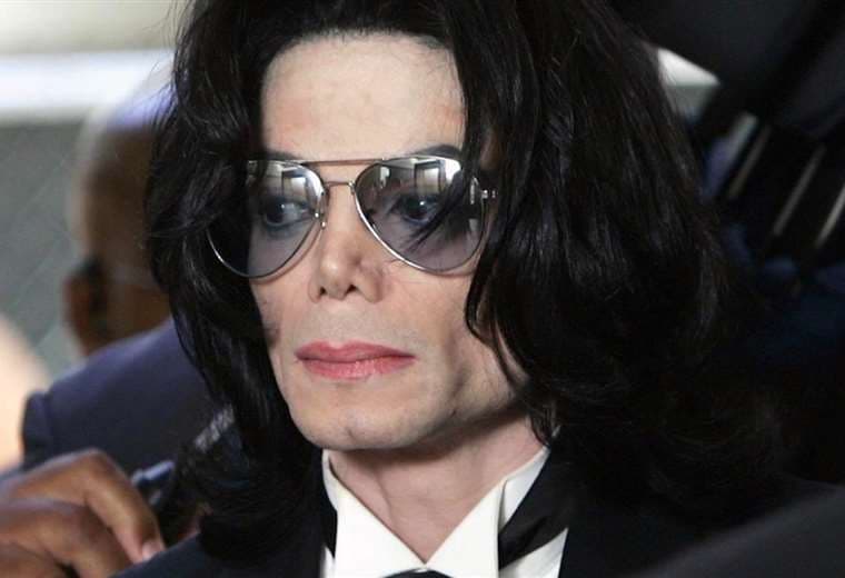 Subasta de dibujos, supuestamente hechos por Michael Jackson, genera gran controversia en Los Ángeles