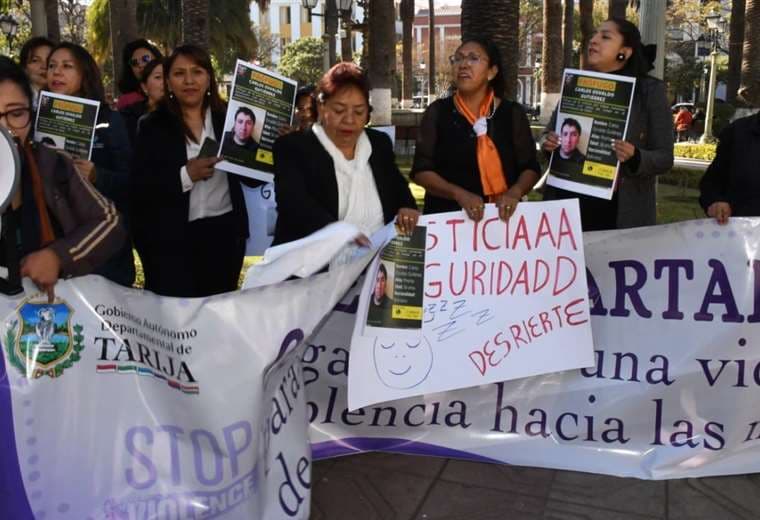 Protesta contra los feminicidios en Tarija