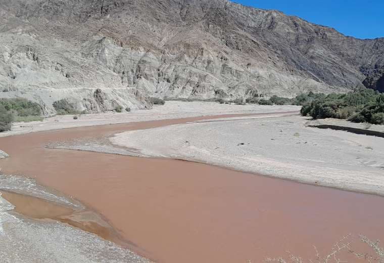 Indagan contaminación en río San Juan del Oro por rotura de dique minero