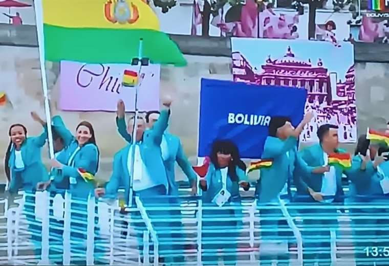 Bolivianos en la inauguración de París 2024. Foto: Transmisión Red Bolivisión
