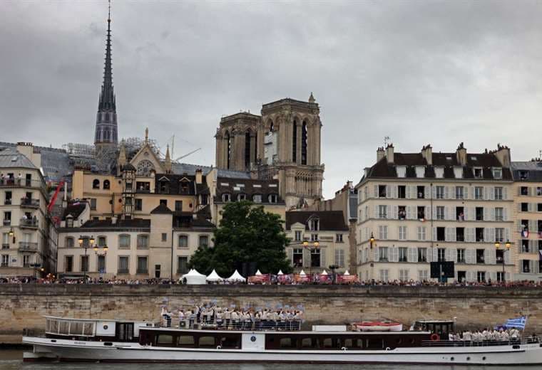 Con la catedral de Notre Dame de fondo, se inauguró los juegos. Foto: AFP