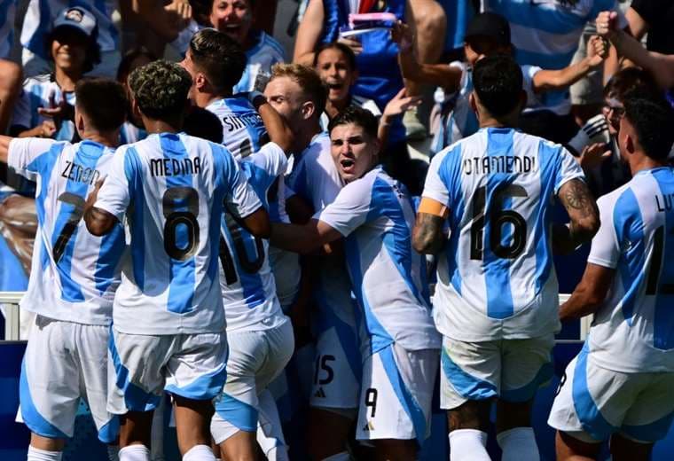 Argentina toma aire en el fútbol olímpico con triunfo (3-1) contra Irak