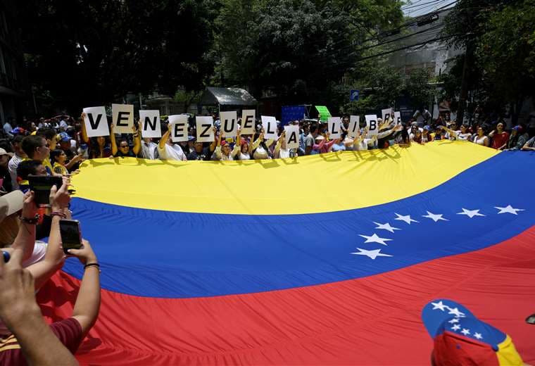 Centro Carter recorre centros de votación de Venezuela solo con 17 observadores