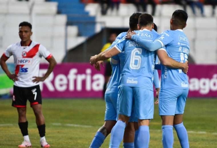 Los jugadores de Bolívar festejan el gol convertido por Henry Vaca. Foto: APG Noticias