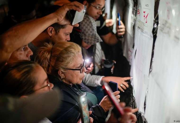 Abren los centros de votación para cruciales elecciones presidenciales en Venezuela