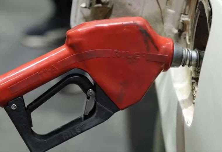 YPFB autoriza a siete empresas privadas importar combustible