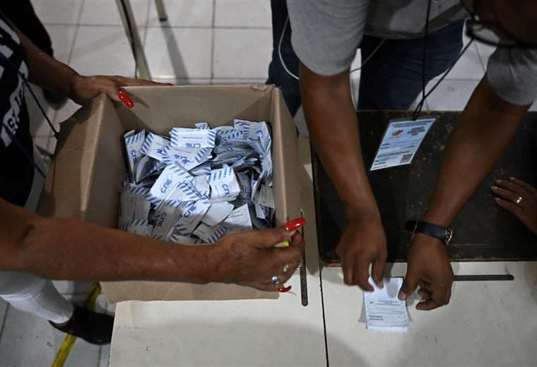 Piden transparencia en el conteo de los votos /Foto: AFP