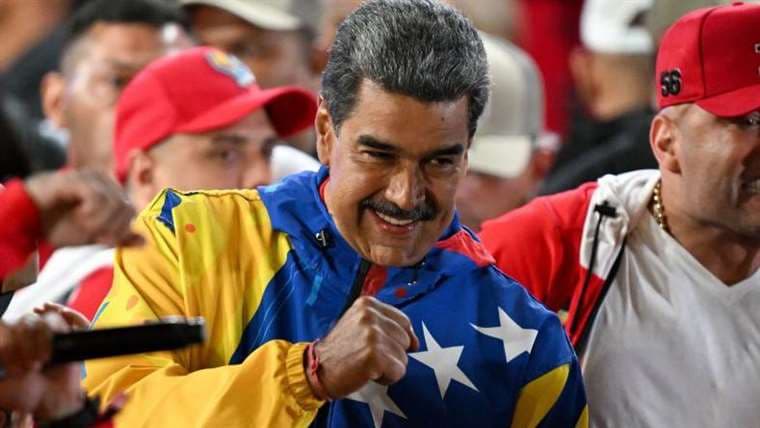 Nicolás Maduro: "Hay que respetar al árbitro y que nadie pretenda manchar esta jornada bella" 