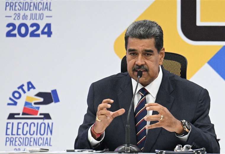 Maduro denuncia que "se está intentando imponer en Venezuela un golpe de Estado"