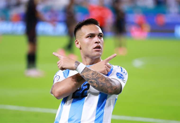 Lautaro Martínez celebra luego de anotar un gol en la Copa América / AFP