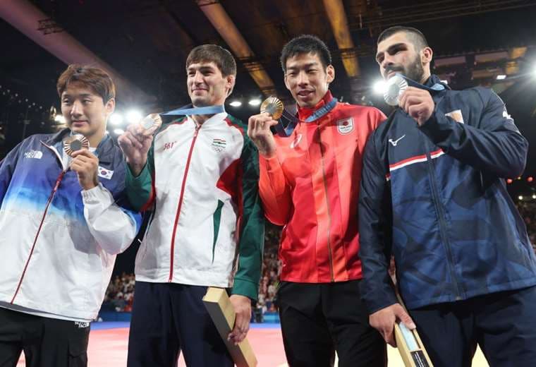 Takanori Nagase (de rojo) ganó oro en judo y Japón encabeza el medallero. Foto: AFP