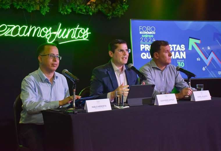 Pablo Mendieta, Jean Pierre Antelo y Jorge Velasco anunciaron el foro
