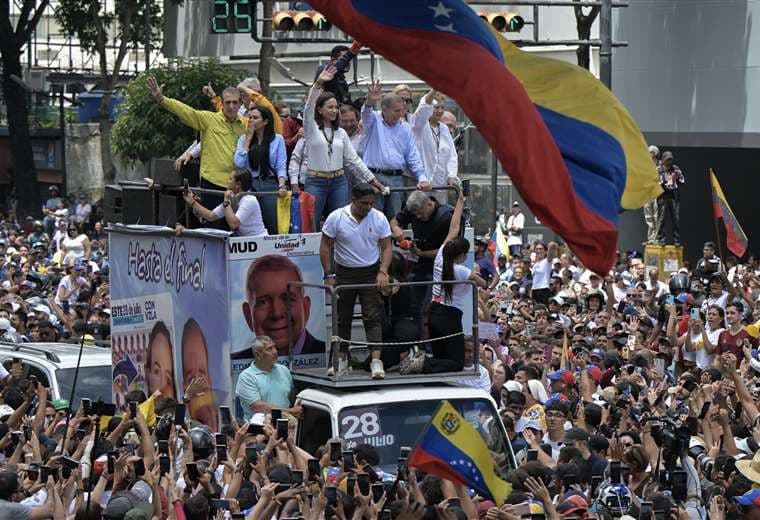 Simpatizantes de la oposición marchan en Venezuela. Foto: AFP