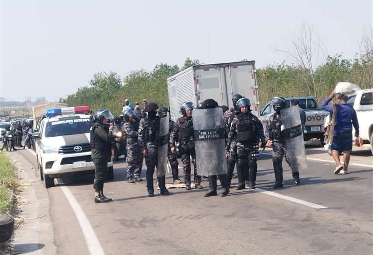 La Policía desbloquea la ruta al norte cruceño