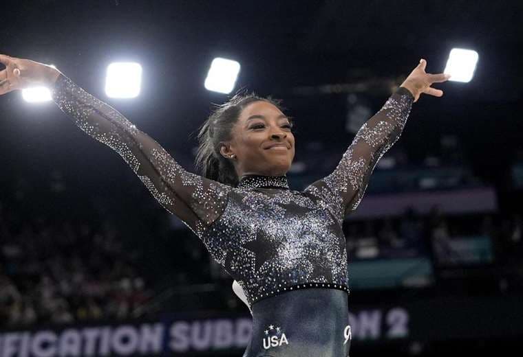 El traje con 6.000 cristales de Simone Biles