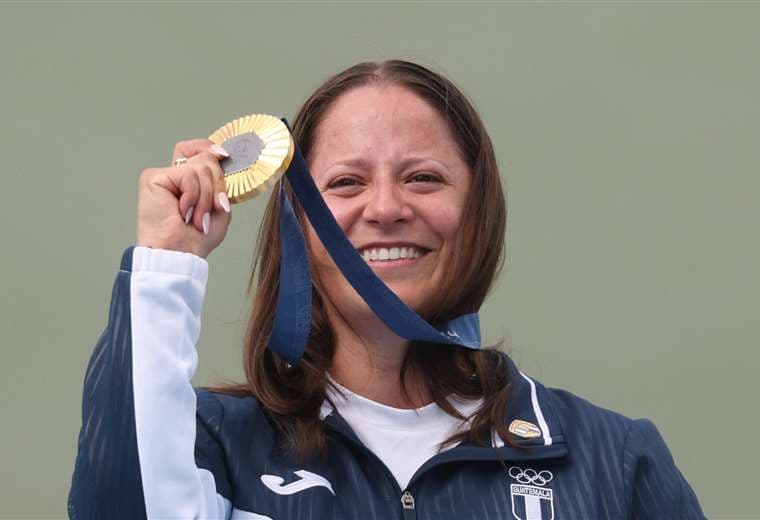 Adriana Ruano con su medalla de oro.