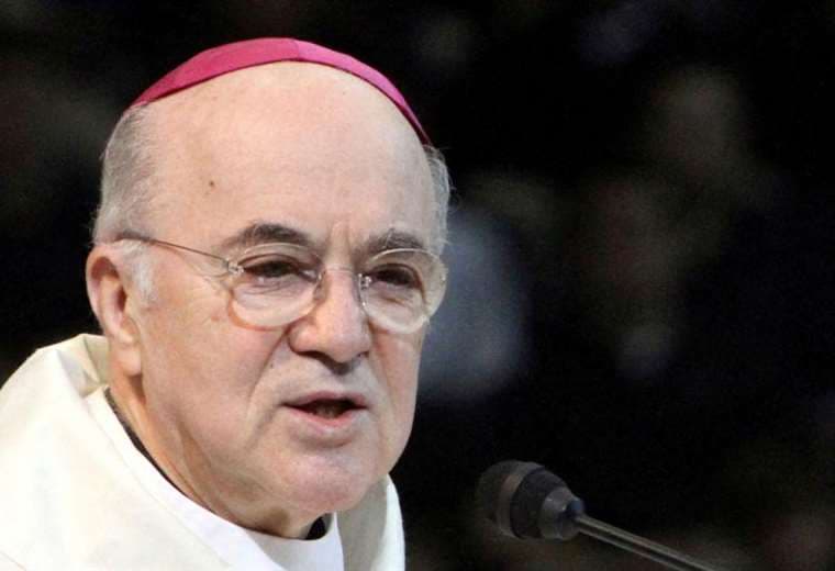 Quién es Carlo Maria Viganò, el arzobispo crítico con el papa Francisco que fue excomulgado por el Vaticano